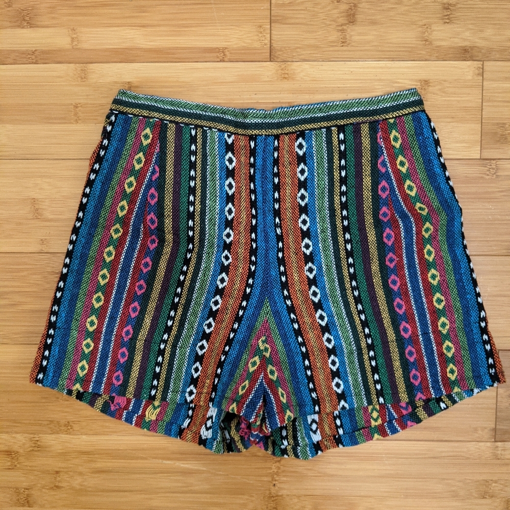 Colorful Woven Shorts with Pockets - Picture 3 of 4